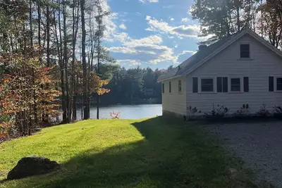 Image de Charming 2-bedroom cottage in delightful Laconia with Ac and loft.