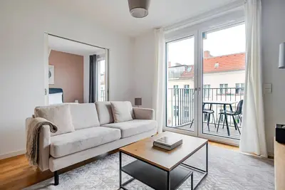 Image de Blueground | Prenzlauer Berg, balcony, nr Park