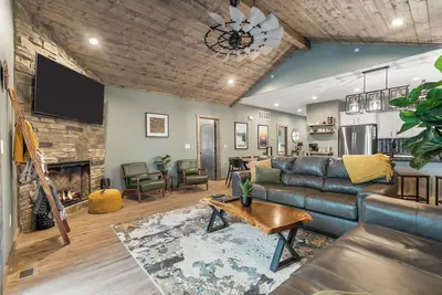 Image de Lake Lodge w/ Boat Slip, Game Room & Free Family Tickets!