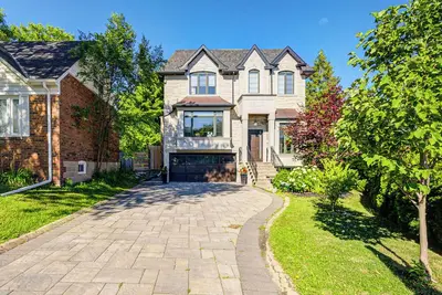 Image de Exquisite Multi-Level 4-Bedroom Designer Home