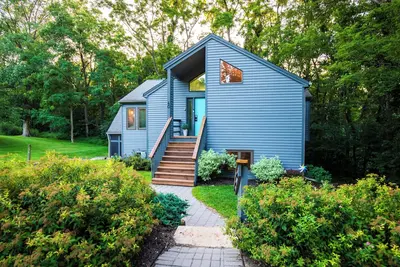 Image de BiRDHOUSE! Hot Tub, Fire Pit, & Game Room!