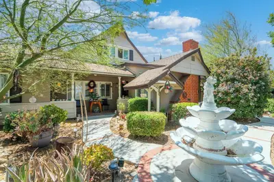 Image de 2-bedroom guest house in Claremont