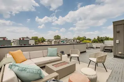 Image de Private Rooftop w/ 360-Degree View: Denver Home