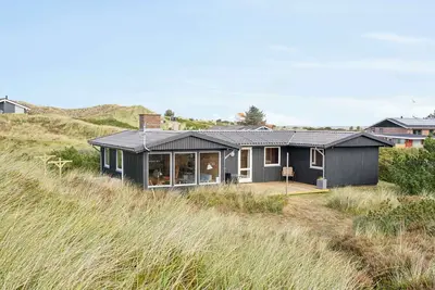 Image de Well-kept 70s holiday home near the North Sea