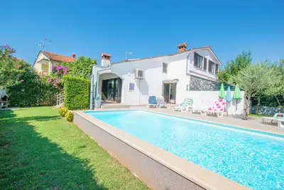 Image de Family house with pool and large garden - by Traveler Reiseburo Krk - Id 2687