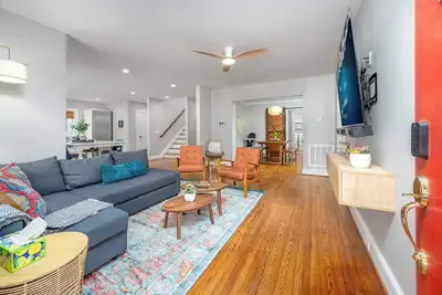 Stylish Durham Retreat - Walkable, Sleeps 6