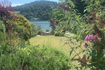 Image de 3-bedroom Terraced cottage in Millbrook with Estuary views