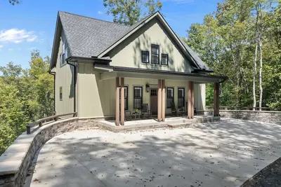 Image de New Home 3 Br/2. 5 Ba Hot Tub