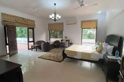 Image de Hi5 Stays Day Use Farm/Big Pool/Pool Party