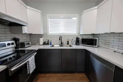 Image de Chic 2br Suite •Smart Tv •Free Wifi •Parking