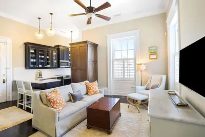 Image de Incredible Monthly Downtown Historic Luxury Condo by Musc - Walk to Everything