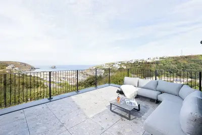 Image de Luxurious Dog Friendly 5 Star Hot Tub Heaven By The Beach with Amazing Sea Views