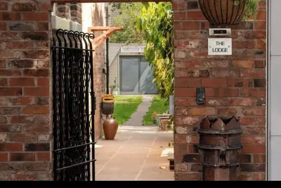 Image de Fabulous Lodge located in a leafy suburb mins from Restaurants Cafes Pubs Shops