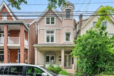 Image de 3 Story home w/ 10 beds & Free off-street parking