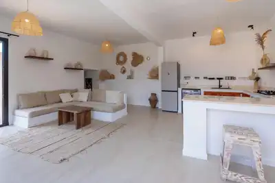 Image de Zephyr – Cozy Villa with Private Pool & Daily Housekeeping