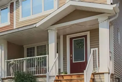 Image de Fully Furnished Short Term Rental - Available from October to mid-February