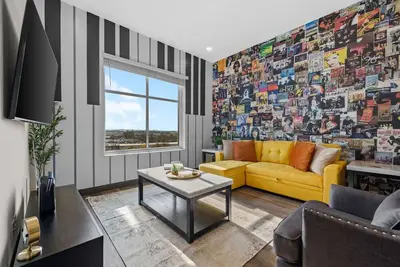 Golf Getaway: Dive into Relaxation Near Broadway!