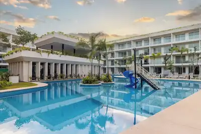 Image de Stylish Playacar Condos w Balcony & Pool