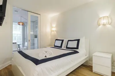 Image de 2-bedroom hotel in fabulous Toronto with Ac