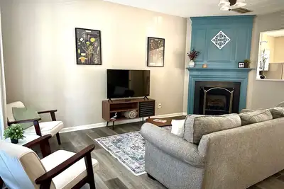 Image de Quiet 3-bedroom townhome in charming Jamestown and Gibson Park Access