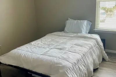 Image de Terrific 2-bedroom near airport