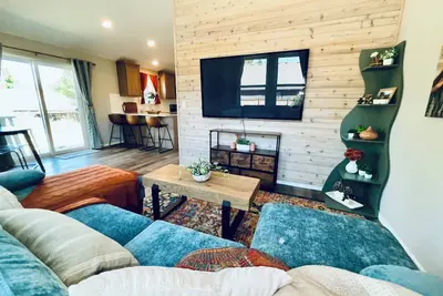 Image de Tranquil Modern Comfort, 3-bedroom, 2 bathroom home with Ac in Vancouver