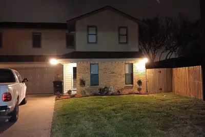 Image de Large House in Peaceful McAllen. Large Pool, 10th/Trenton. Perfect Location