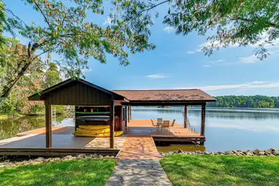 Image de Hyco Lake Escape w/ Deck & Dock: Families Welcome!