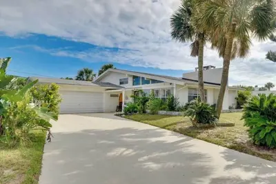 Image de Retro Ormond Beach Home w/Pool 3br-Walk to Ocean!