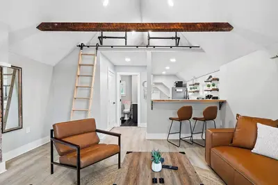 Image de Unique Boho Ohio City Loft Apt