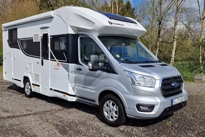 Image de Winter magic in Monschau - stay overnight in a camper with a top view