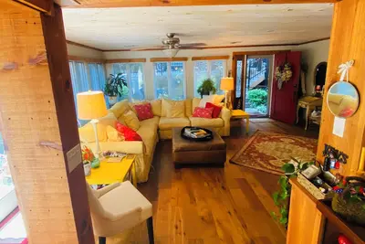 Image de Charming 4-bedroom Lake House in Cumming, Ga on Lake Lanier