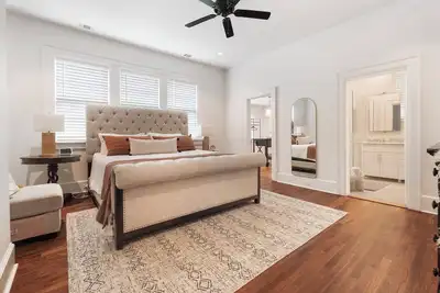 Image de Charming 2-Bedroom Home King Suite + Chef Kitchen