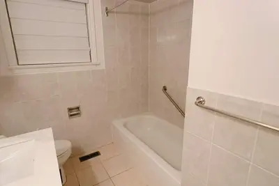 Image de Entire 05 Bedroom House near Yyz