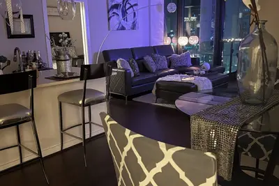 Image de Modern 2-Bedroom, 2 Bedroom apartment in Buckhead Retreat with workspace.