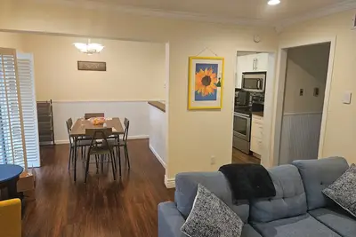 Image de Fantastic 2-bedroom condo with Ac in vibrant Dallas by Smu.