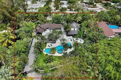 Image de LakeView Gem 2Houses, Stunning Pool, Near Beach! Kayak/Pond/Spa -Fort Lauderdale