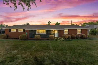 Image de Modern & Cozy Beavercreek Retreat - 3br Home w/ Patio – Sleeps 8