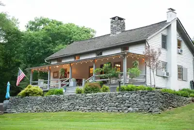 Image de Historic Winery Farmhouse by Lake