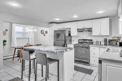 Image de 4-bedroom house with Hot Tub in Norwich and 13 minutes to Mohegan and Foxwoods