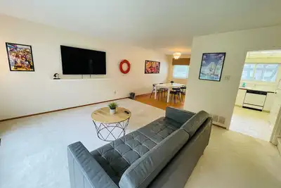 Image de One Piece Themed Toronto Home | Pool + Wi-Fi