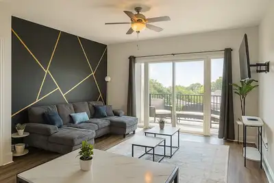 Image de 🏙 Luxury 2br Condo | Steps from Uab Campus 4th