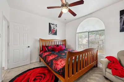 Image de New Lux Roses House*Mins to Mayo Clinic & Airport*