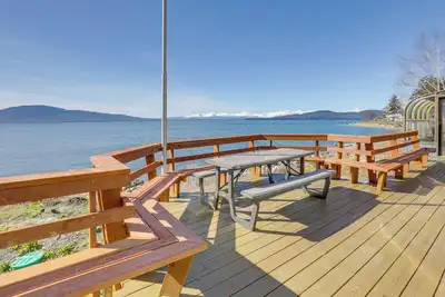 Image de 9 Mi to Mendenhall Glacier: Waterfront Juneau Home