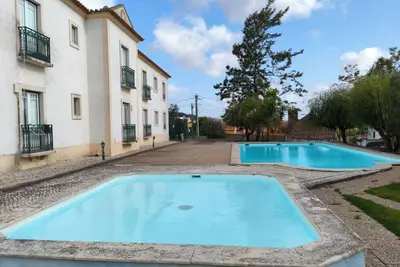 Image de Refuge with swimming pool at the foot of the Serra de Montejunto