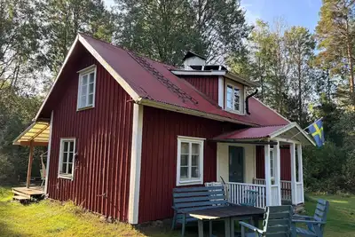Image de Hus Blommekulla - Historic Swedish house in a secluded location with boats & pure nature