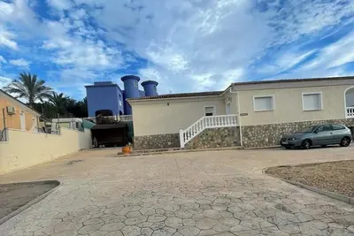 Image de Spacious family friendly Villa with Terrace and pool to watch the Sun go down