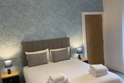 Image de Spacious modern sleeps 5 above live music pub