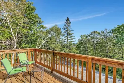 Image de Sap House Hideaway | Walk to Bromley Mt w/ Hot Tub