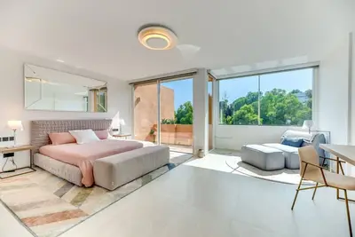 Image de Luxury 5-bedroom townhouse in Puente Romano